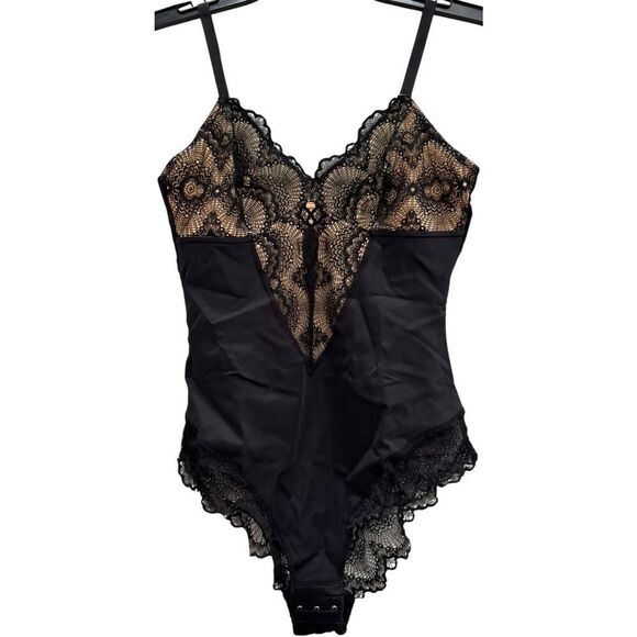 Pinsy Sculpting Lace Shapewear Bodysuit - Size M - NWT - Picture 3 of 5